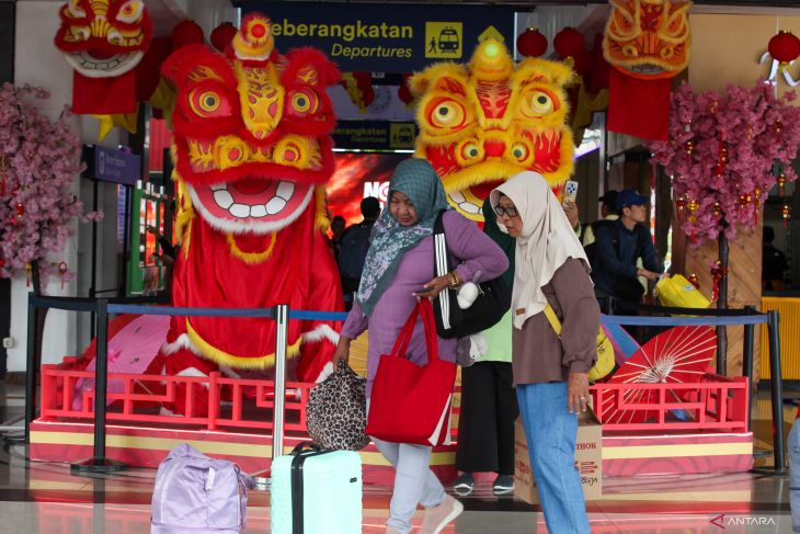Arus penumpang kereta api di KAI Daop 8 Surabaya