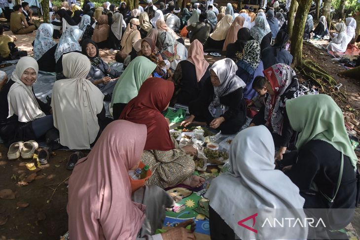 Tradisi mapag ramadhan ngembang di Ciamis