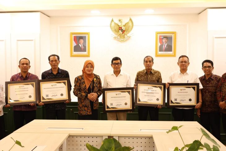 Pemkot Denpasar raih penghargaan zona integritas WBK dan WBBM 2025