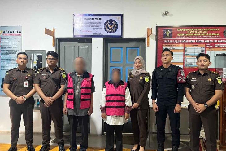 Kejari Sabang tahan dua tersangka korupsi dana desa