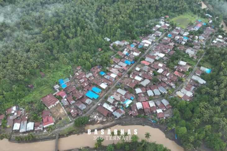 PLN pulihkan jaringan listrik usai banjir Halmahera Barat
