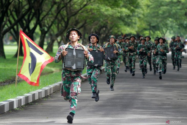 Perlombaan lari estafet Militer