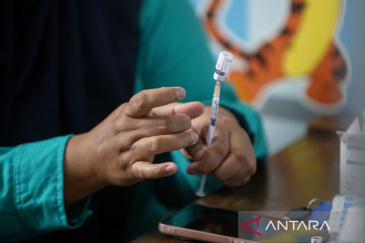 Vaksinasi meningitis dan influenza calon haji di Indramayu