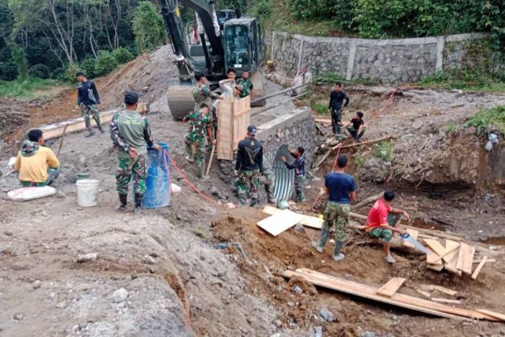 TNI kebut pembangunan gorong-gorong percepat pemulihan akses antardesa
