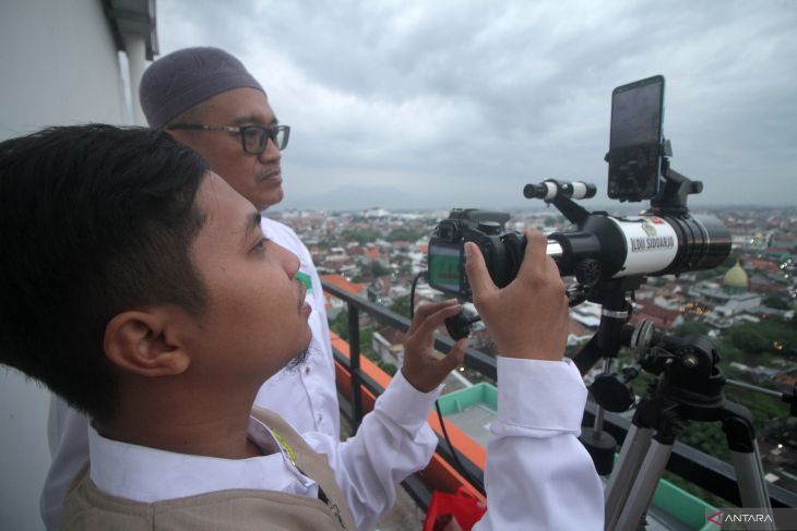 Pengamatan rukyatul hilal di Sidoarjo