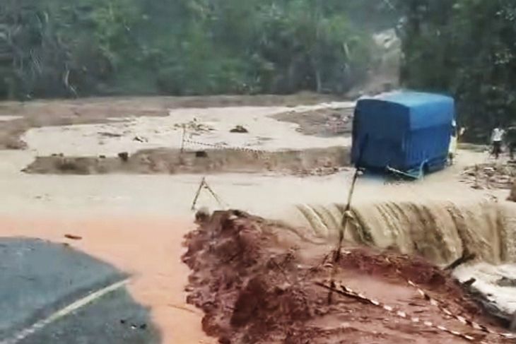 Longsor dan banjir landa Sitahuis, Jalur Sibolga--Tarutung sempat lumpuh