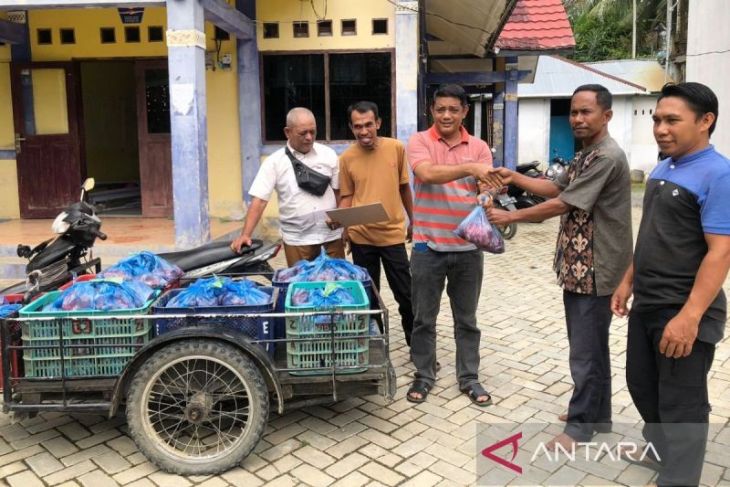 6.000 KK korban banjir Aceh Barat terima daging sapi bantuan presiden