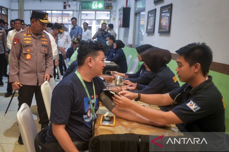 Bakti sosial Polri untuk buruh di Tangerang