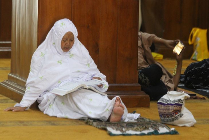 Hari pertama puasa di Masjid Agung Jamik Malang