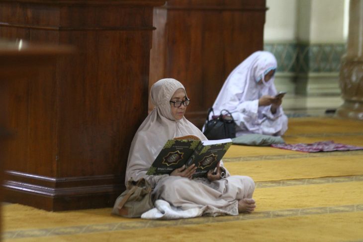 Hari pertama puasa di Masjid Agung Jamik Malang
