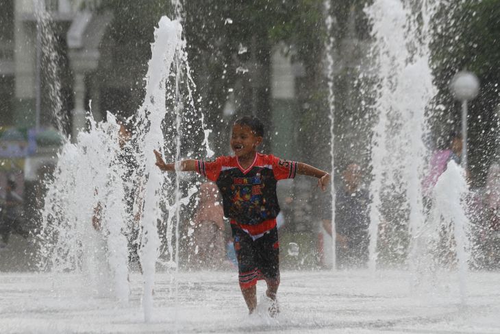 Ngabuburit di Alun-alun Kota Malang