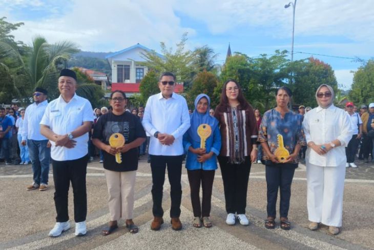 Pemkot Ambon beri 19 booth container bagi pelaku UMKM di RTP Wainitu