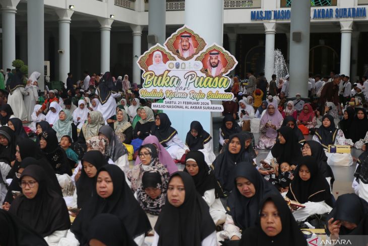 Buka puasa dan hadiah kurma Raja Salman