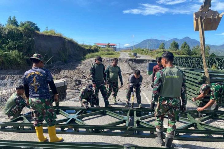 TNI bangun jembatan di Bener Meriah percepat pemulihan wilayah bencana