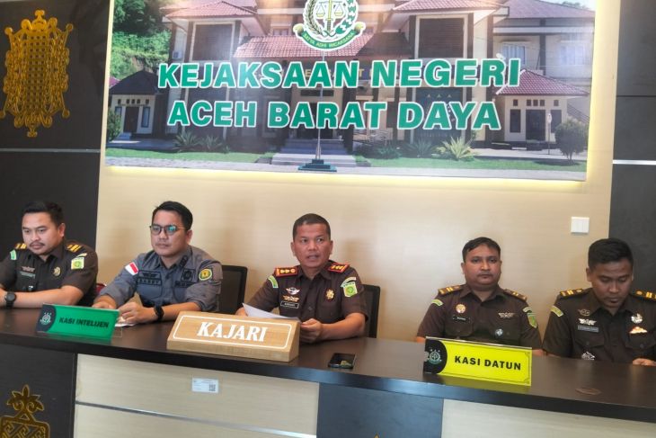 Kejari Abdya tahan dua tersangka korupsi proyek pabrik es