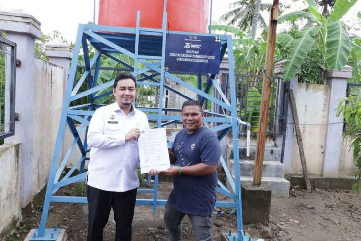 Imigrasi Lhokseumawe serahkan sumur bor untuk meunasah dan polindes