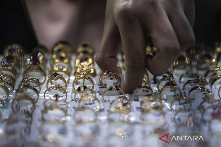 Info harga emas Antam hari ini, naik Rp35.000 per gram