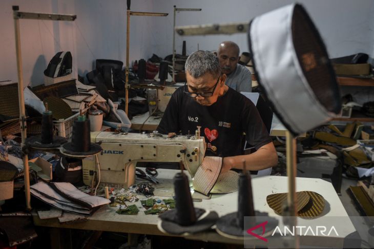 Produksi peci songkok di Tangerang
