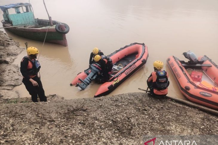 Tim SAR gabungan cari remaja hanyut di Sungai Batang Merangin Jambi