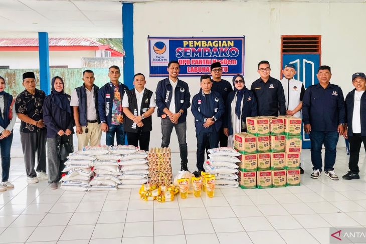 DPD Partai NasDem Labuhanbatu berbagi sembako dan takjil di bulan Ramadhan