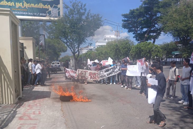 Penanganan bencana Aceh dinilai masih lamban, mahasiswa geruduk DPRA