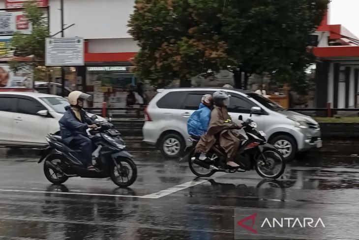 BMKG prakirakan hujan ringan guyur Surabaya pada Minggu