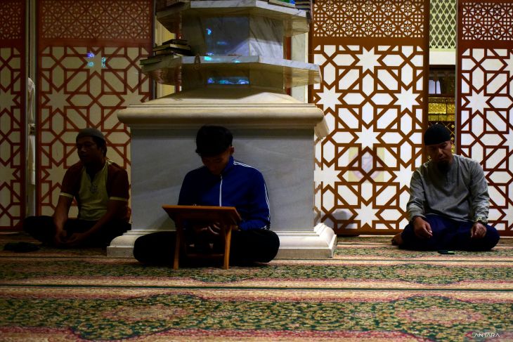 Iktikaf di Masjid Ar Rahman Blitar