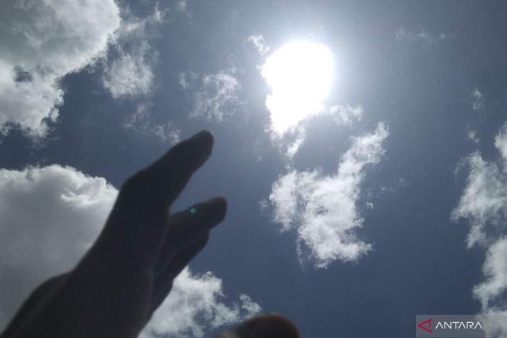 Pakar: Waspadai risiko "heat stroke" pada anak saat cuaca panas eksrem