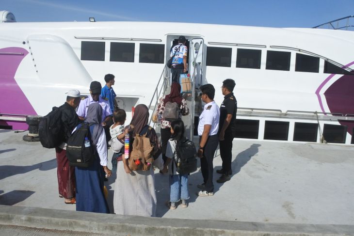 Mudik menggunakan kapal cepat