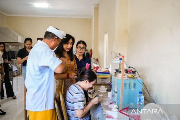 Dekranasda Gianyar tingkatkan daya saing produk perak dan fesyen