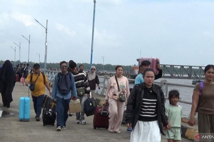 Pelabuhan Roro LLASDP Kuala Tungkal Jambi mulai dipadati pemudik