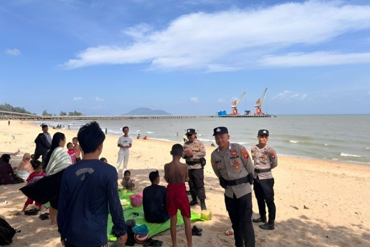 Polres Singkawang tingkatkan pengamanan objek wisata di Pantai Gratis