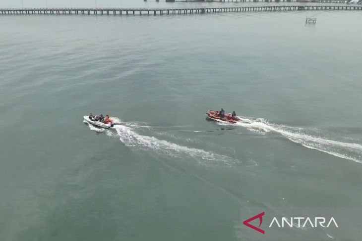Penumpang kapal rute Situbondo-Madura yang terjatuh belum ditemukan