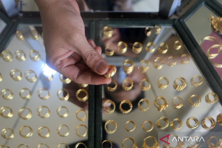 Minggu pagi, harga emas di Pegadaian naik