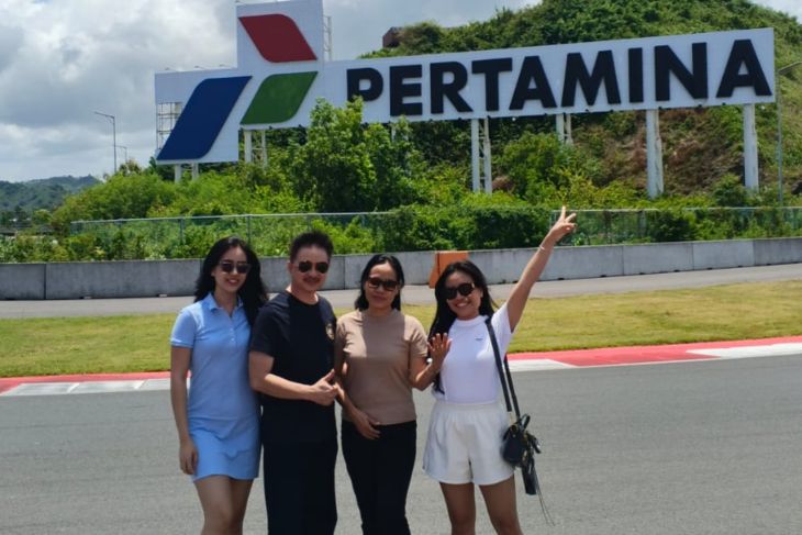 Ribuan wisatawan ramaikan Sirkuit Mandalika