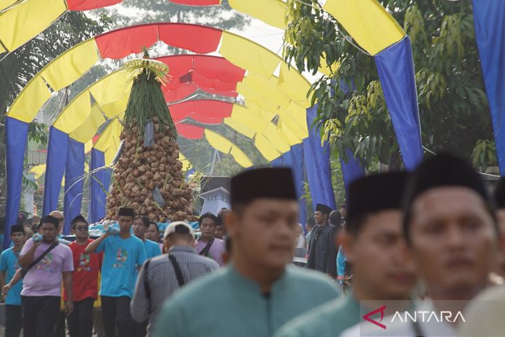 Pawai tumpeng ketupat meriahkan Lebaran Ketupat di Trenggalek