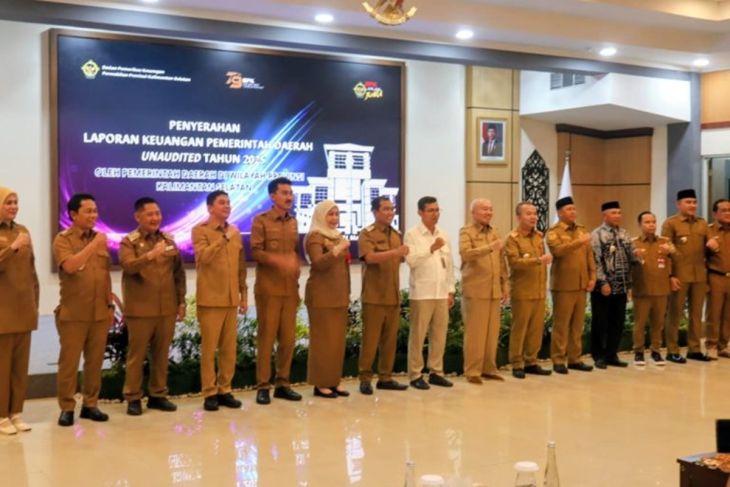 Pemprov Kalsel serahkan 14 LKPD Unaudited