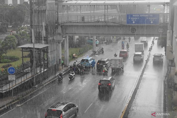 BMKG: Cuaca Denpasar dan kota lain berawan hingga hujan ringan hari ini