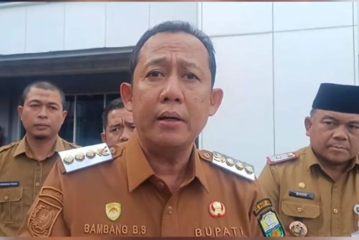 Bupati Muaro Jambi minta masyarakat bersabar perbaikan jalan segera dilakukan bertahap