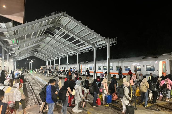 Penumpang KA di Daop Jember meningkat saat libur panjang Jumat Agung