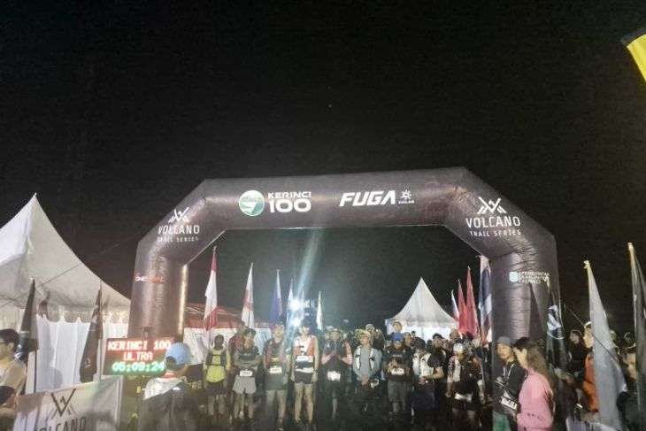 Sebanyak 12 negara ambil bagian dalam kejuaraan lari lintas alam "Kerinci100"