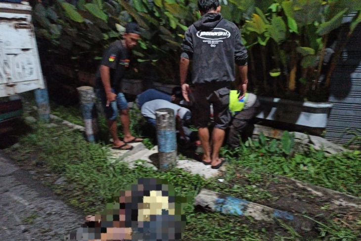 Polres Blitar tangani laka tabrakan motor dan truk, satu meninggal dunia