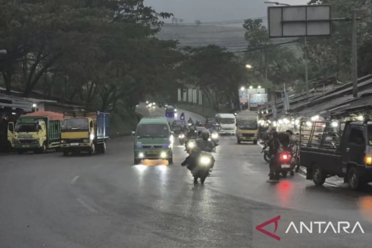 Cuaca di kota-kota besar umumnya berpotensi diguyur hujan pada Rabu