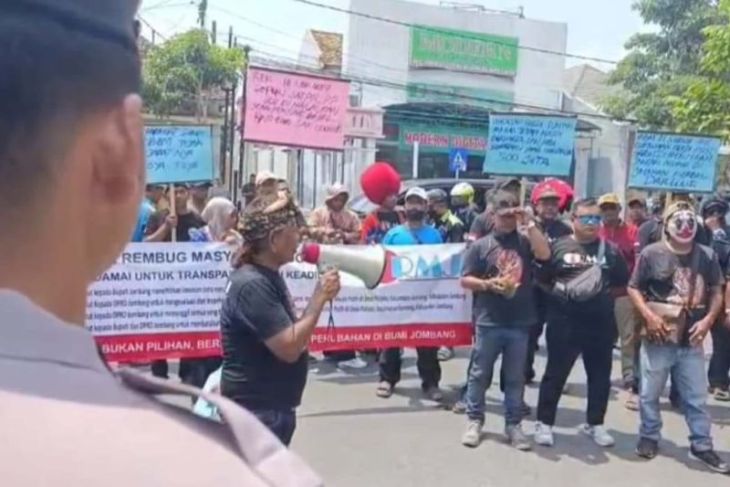 Warga Jombang kritik pembelian seragam DPRD hampir Rp500 juta