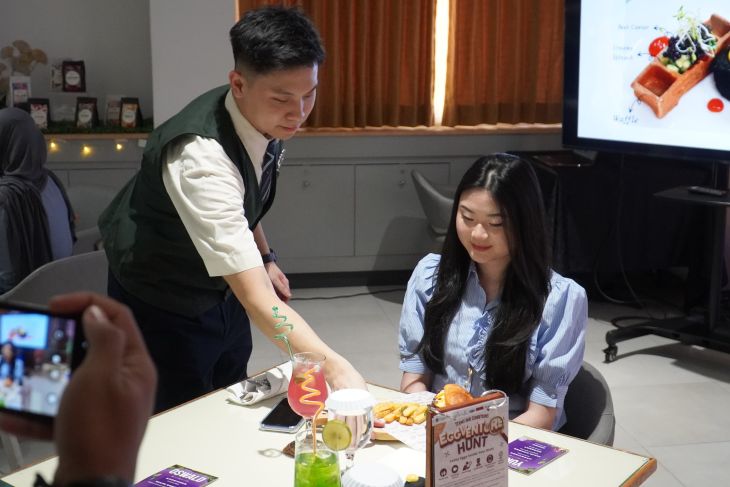 Mahasiswa UK Petra kelola Curiosa Grup bertema Wonderland