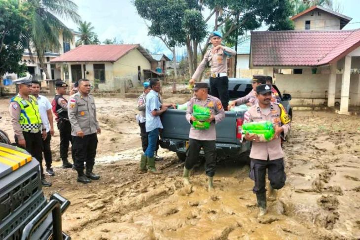 Polres Pidie Jaya salurkan bantuan kepada masyarakat terdampak banjir