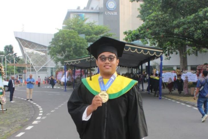 Pandya Bhagaskara raih predikat wisudawan terbaik Fakultas Kedokteran UNAIR