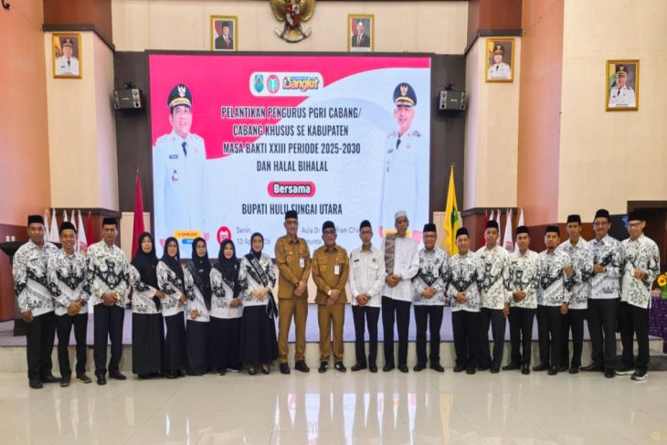 Bupati HSU kukuhkan 221 pengurus cabang dan cabang khusus PGRI