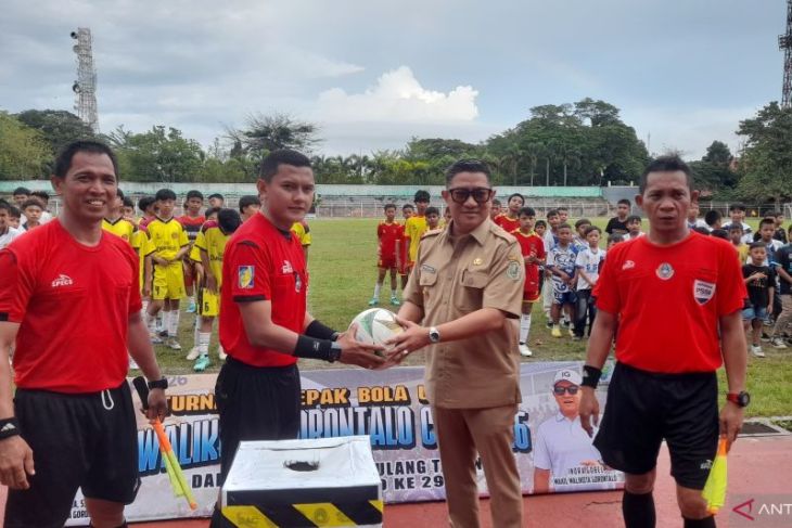 Pemkot Gorontalo bina generasi muda lewat turnamen sepak bola