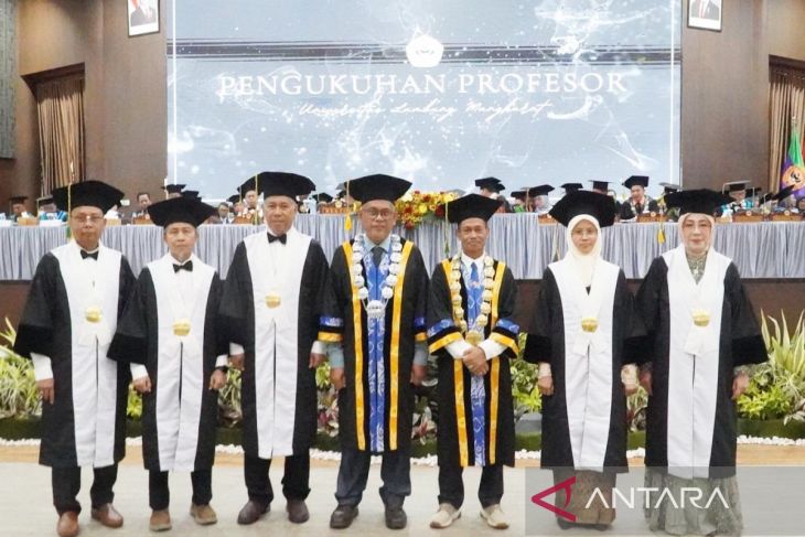 ULM tambah lima guru besar menuju ranking 1.500 dunia